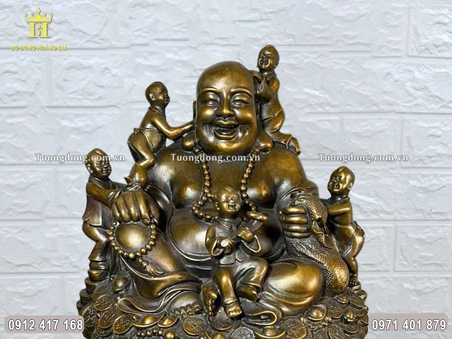 Toàn bộ bề mặt được hun giả cổ uy nghiêm